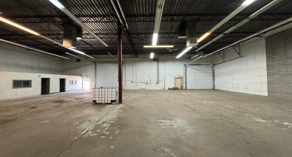1830 52 Street, Calgary, Alberta T2B 1N1, ,Commercial,For Lease,52,A2289528