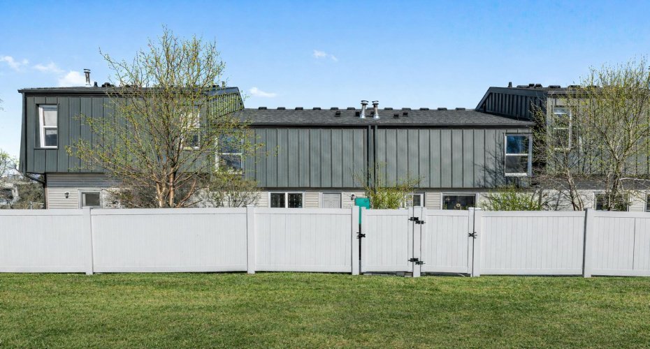 118 Brae Glen Lane, Calgary, Alberta T2W 1B6, 3 Bedroom Bedrooms, 0 ,3 BathroomBathrooms,Residential,For Sale,Brae Glen,0,A2290345