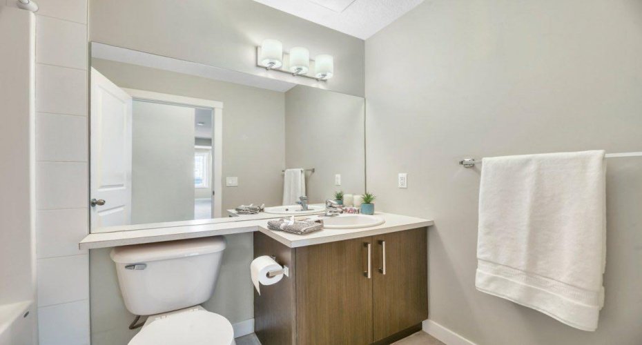 300 Marina Drive, Chestermere, Alberta T1X 0P6, 2 Bedrooms Bedrooms, ,1 BathroomBathrooms,Residential,For Sale,Marina,A2291525