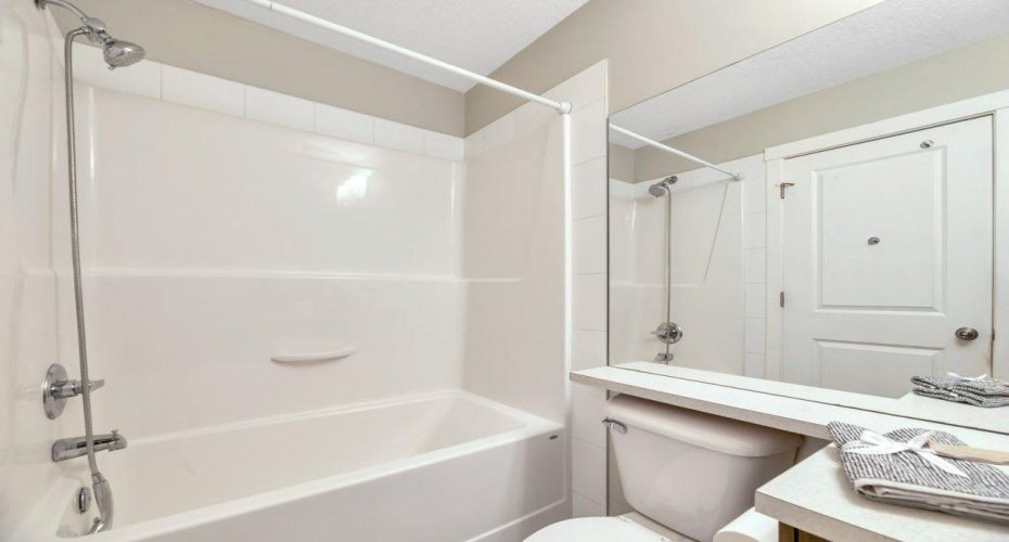 300 Marina Drive, Chestermere, Alberta T1X 0P6, 2 Bedrooms Bedrooms, ,1 BathroomBathrooms,Residential,For Sale,Marina,A2291525