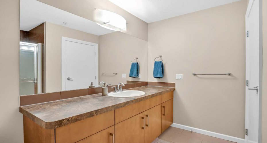 210 15 Avenue, Calgary, Alberta T2G 0B5, 2 Bedroom Bedrooms, 0 ,2 BathroomBathrooms,Residential,For Sale,15,0,A2291884