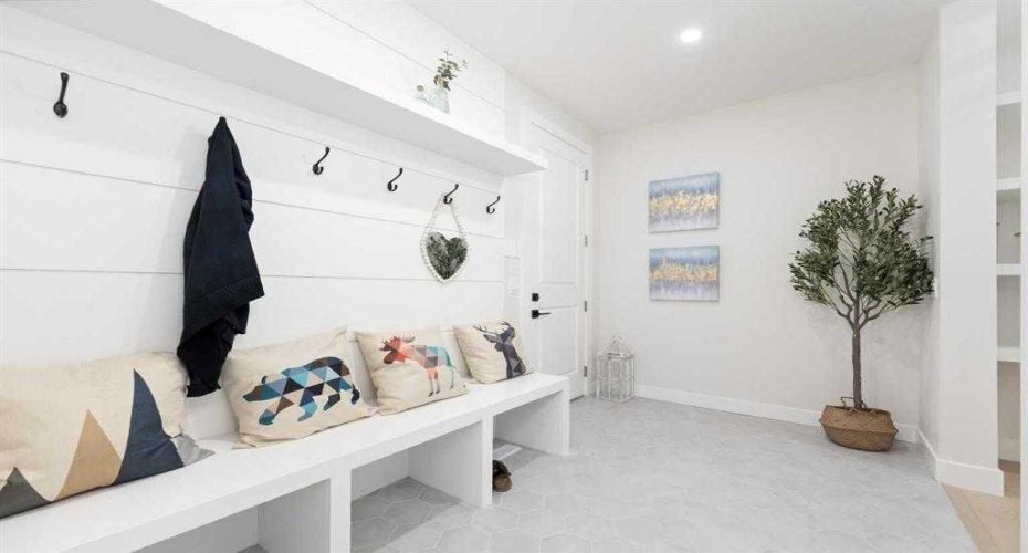 524 Waterford Grove, Chestermere, Alberta T1X 2Z9, 3 Bedrooms Bedrooms, ,3 BathroomsBathrooms,Residential,For Sale,Waterford,A2292049