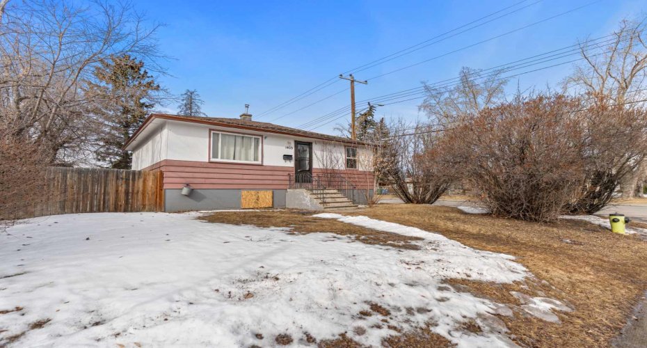 1403 43 Street, Calgary, Alberta T3E 0Y4, 2 Bedroom Bedrooms, 0 ,1 BathroomBathrooms,Residential,For Sale,43,0,A2292244