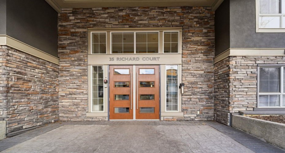 35 Richard Court, Calgary, Alberta T3E 7N9, 1 Bedroom Bedrooms, 0 ,1 BathroomBathrooms,Residential,For Sale,Richard,0,A2292506