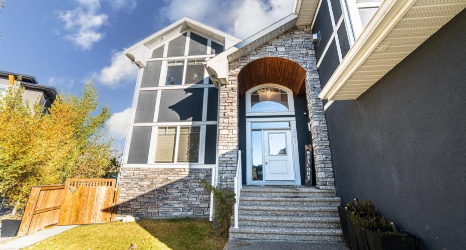 321 Kinniburgh Cove, Chestermere, Alberta T1X 0P4, 6 Bedrooms Bedrooms, ,6 BathroomsBathrooms,Residential,For Sale,Kinniburgh,A2292508