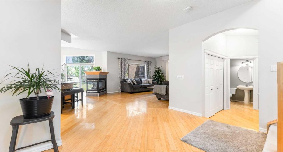 11 Simcoe Crescent, Calgary, Alberta T3H 4K6, 4 Bedrooms Bedrooms, ,4 BathroomsBathrooms,Residential,For Sale,Simcoe,A2292695