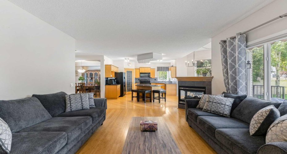 11 Simcoe Crescent, Calgary, Alberta T3H 4K6, 4 Bedrooms Bedrooms, ,4 BathroomsBathrooms,Residential,For Sale,Simcoe,A2292695