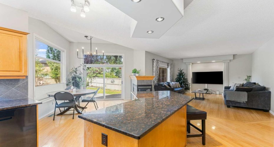 11 Simcoe Crescent, Calgary, Alberta T3H 4K6, 4 Bedrooms Bedrooms, ,4 BathroomsBathrooms,Residential,For Sale,Simcoe,A2292695