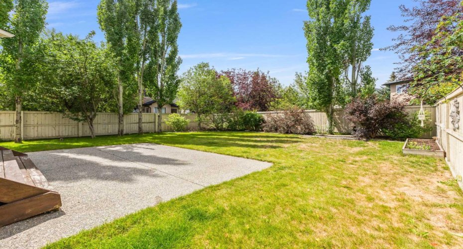 11 Simcoe Crescent, Calgary, Alberta T3H 4K6, 4 Bedrooms Bedrooms, ,4 BathroomsBathrooms,Residential,For Sale,Simcoe,A2292695