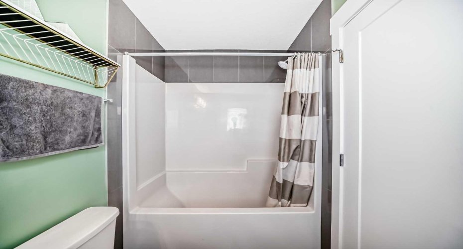 111 Rainbow Falls, Chestermere, Alberta T1X 0Z5, 3 Bedrooms Bedrooms, ,3 BathroomsBathrooms,Residential,For Sale,Rainbow Falls,A2290752