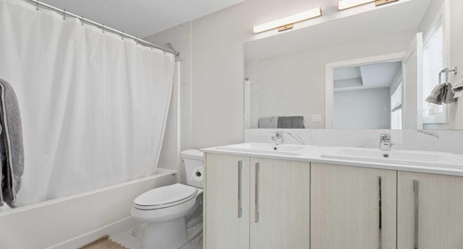 17 Creekstone Drive, Calgary, Alberta T2X 4Y2, 4 Bedroom Bedrooms, 0 ,4 BathroomBathrooms,Residential,For Sale,Creekstone,0,A2291782