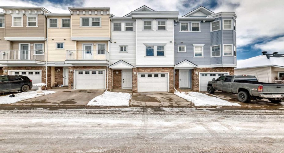 35 Tucker Circle, Okotoks, Alberta T1S 2J6, 2 Bedrooms Bedrooms, ,3 BathroomsBathrooms,Residential,For Sale,Tucker,A2291835