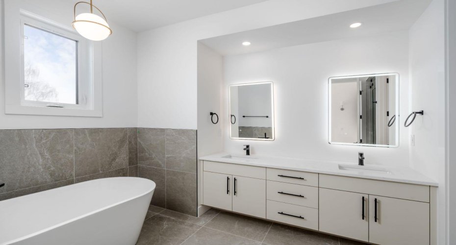 Primary Ensuite with Tub and W/I Shower