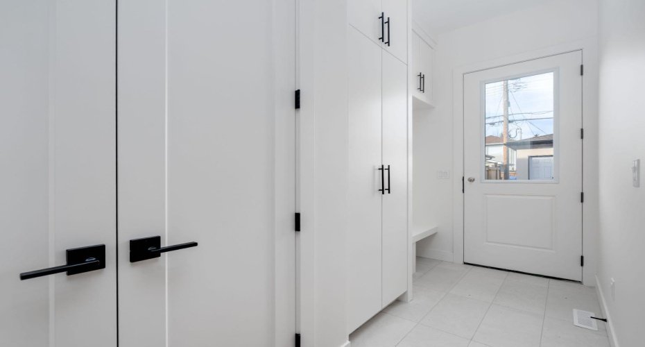 Mud Room to Exteiror