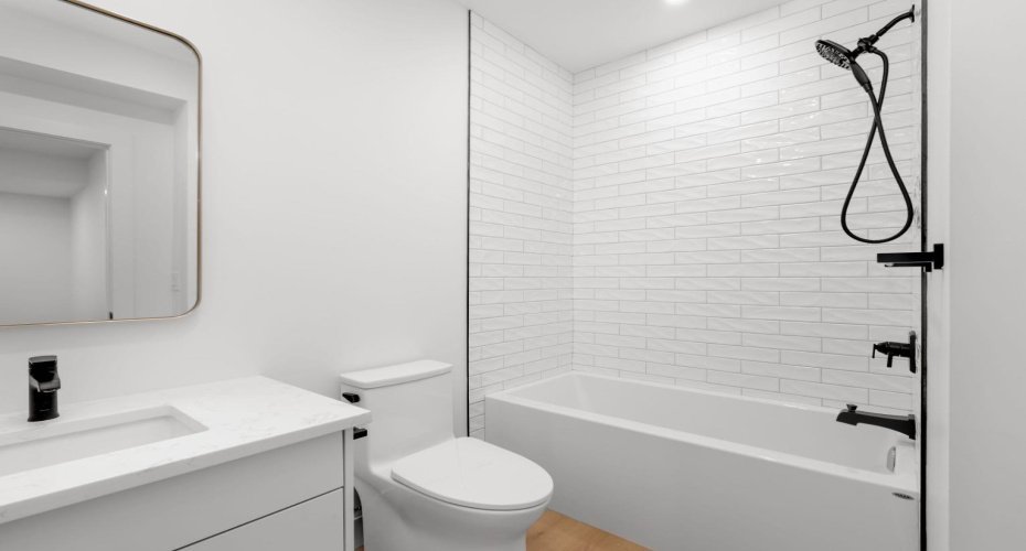 Full Bathroom