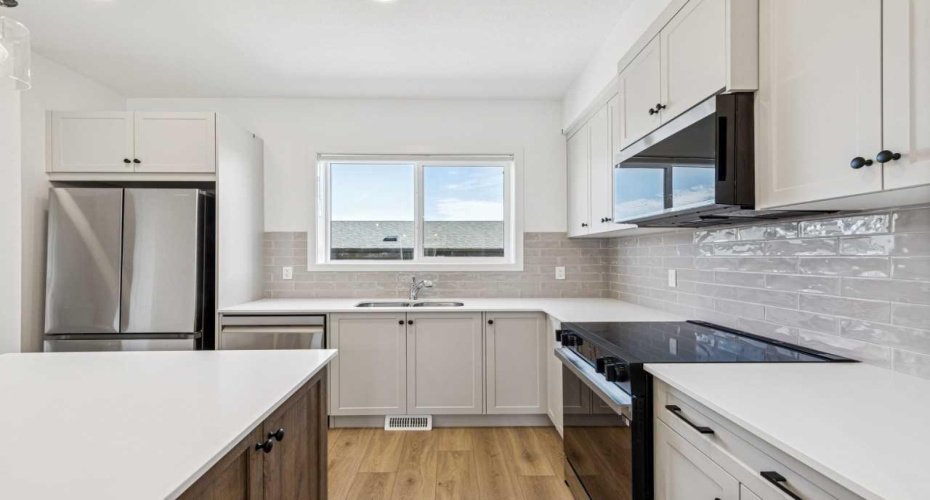 15 Emberside Park, Cochrane, Alberta T4C3H8, 3 Bedrooms Bedrooms, ,3 BathroomsBathrooms,Residential,For Sale,Emberside,A2292948