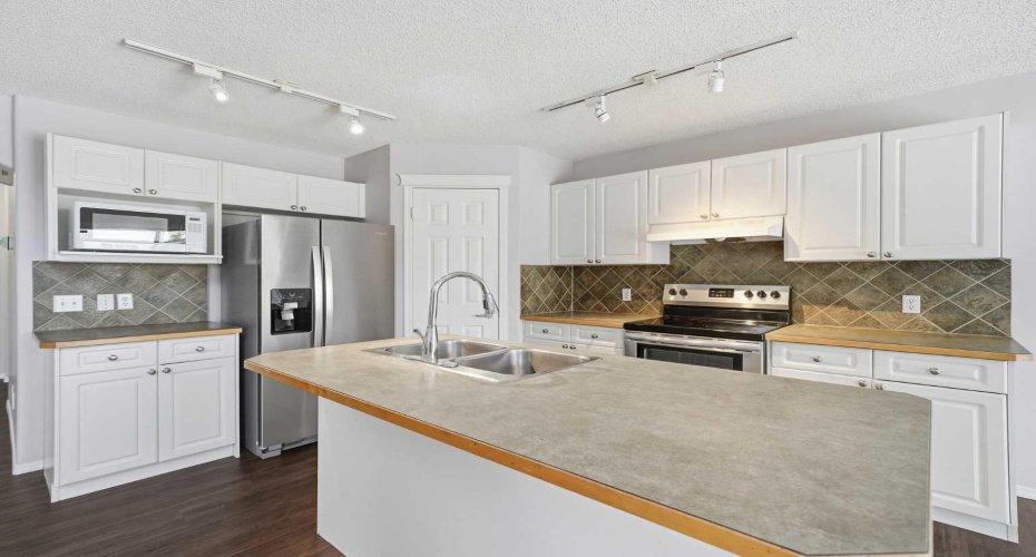 1076 Cranston Drive, Calgary, Alberta T3M 1A4, 5 Bedrooms Bedrooms, ,4 BathroomsBathrooms,Residential,For Sale,Cranston,A2291177