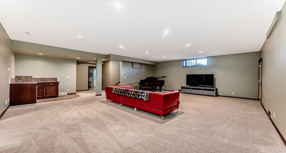 Bar area for entertaining!