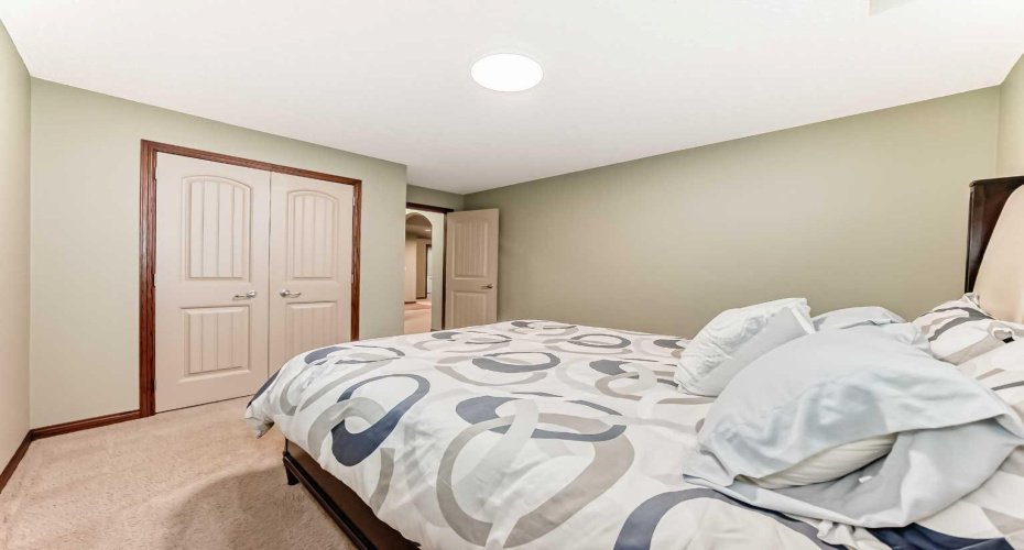 123 PARKMERE Court, Chestermere, Alberta T1X 1V5, 4 Bedrooms Bedrooms, ,3 BathroomsBathrooms,Residential,For Sale,PARKMERE,A2291374