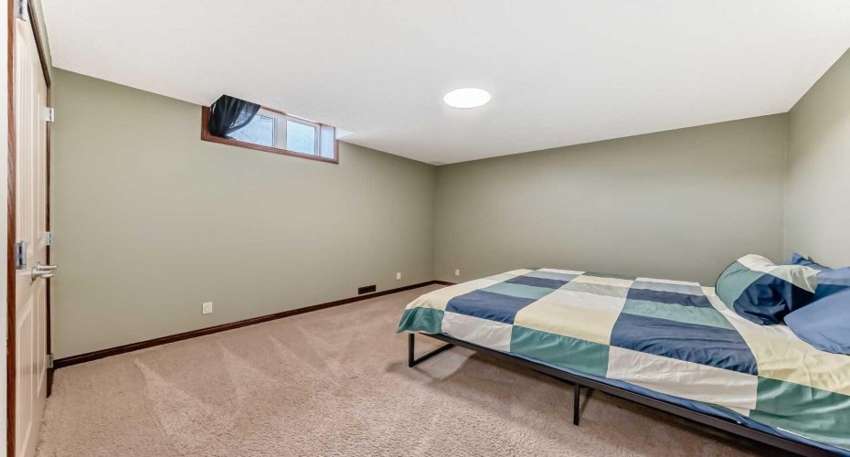 123 PARKMERE Court, Chestermere, Alberta T1X 1V5, 4 Bedrooms Bedrooms, ,3 BathroomsBathrooms,Residential,For Sale,PARKMERE,A2291374