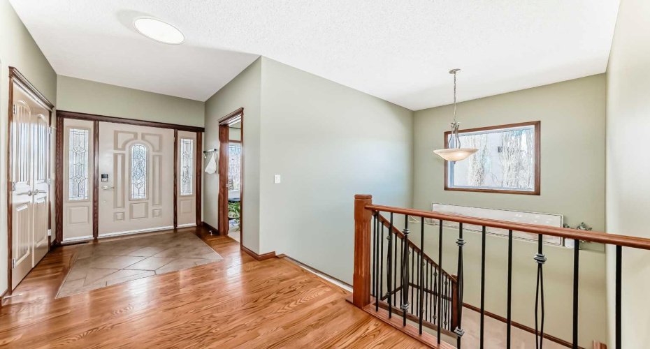 123 PARKMERE Court, Chestermere, Alberta T1X 1V5, 4 Bedrooms Bedrooms, ,3 BathroomsBathrooms,Residential,For Sale,PARKMERE,A2291374