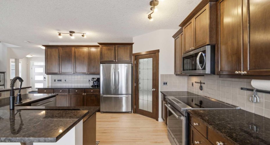 Soft close doors and extra drawers.