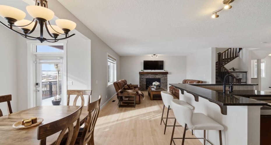 Additional seating at the raised breakfast bar.