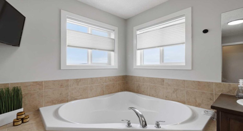 Corner soaker tub with up/down blinds.