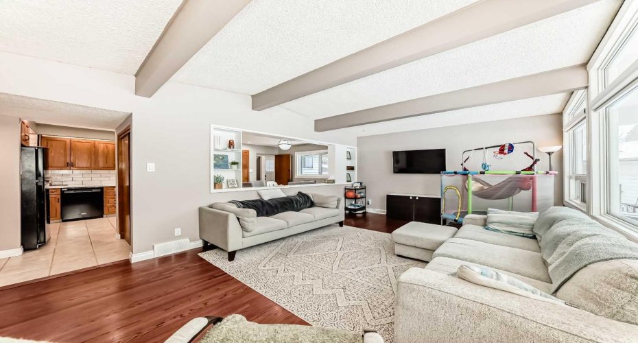 8043 Elbow Drive, Calgary, Alberta T2V 1K5, 5 Bedrooms Bedrooms, ,3 BathroomsBathrooms,Residential,For Sale,Elbow,A2291798