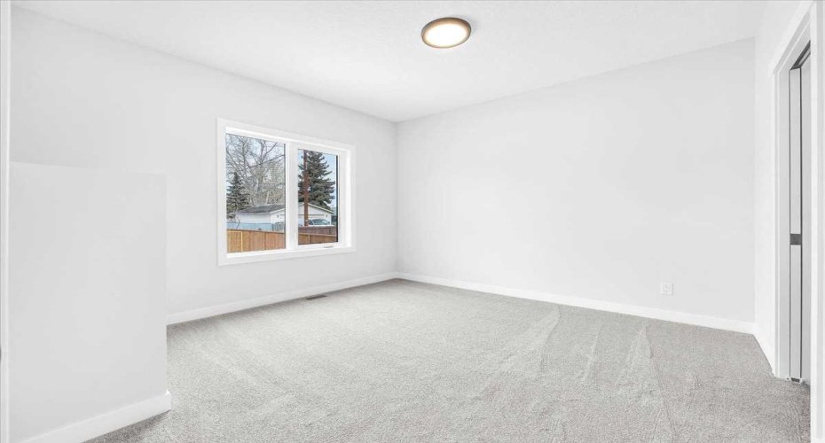 1014 Limit Avenue, Crossfield, Alberta T0M 0S0, 2 Bedrooms Bedrooms, ,2 BathroomsBathrooms,Residential,For Sale,Limit,A2292015