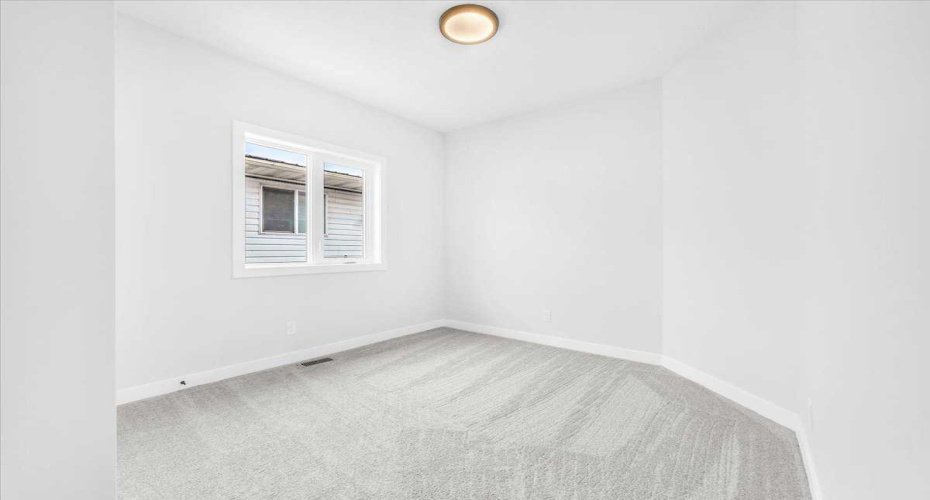 1014 Limit Avenue, Crossfield, Alberta T0M 0S0, 2 Bedrooms Bedrooms, ,2 BathroomsBathrooms,Residential,For Sale,Limit,A2292015