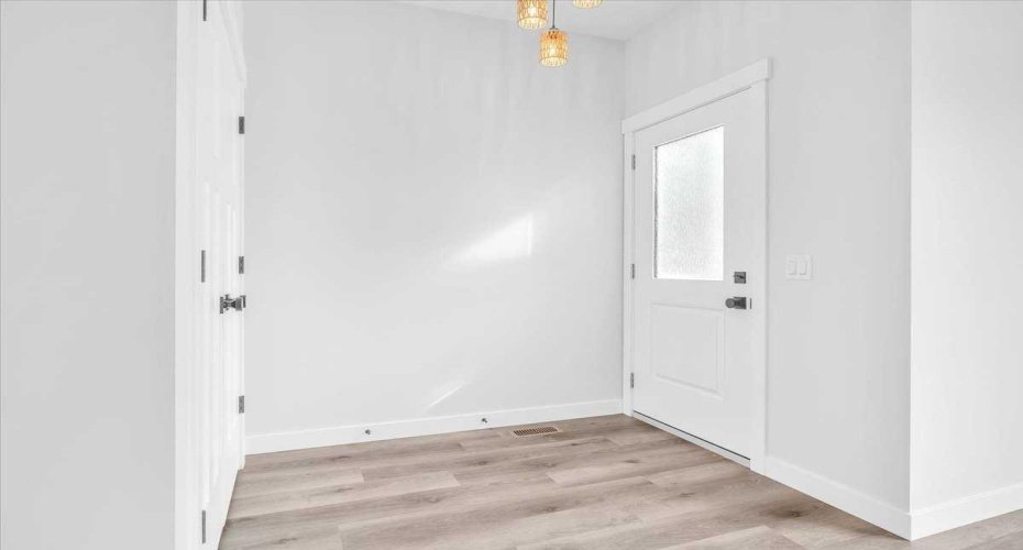 1014 Limit Avenue, Crossfield, Alberta T0M 0S0, 2 Bedrooms Bedrooms, ,2 BathroomsBathrooms,Residential,For Sale,Limit,A2292015