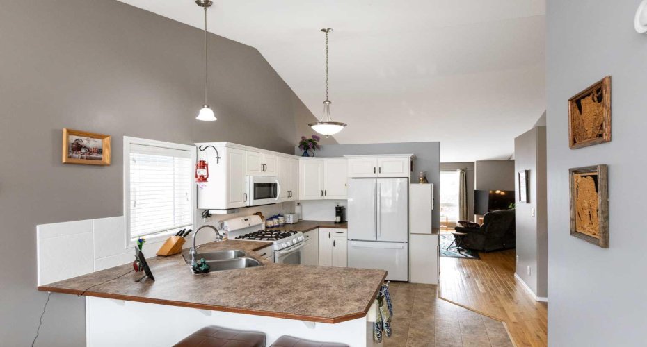 10 Hawthorne Way, Penhold, Alberta T0M1R0, 3 Bedrooms Bedrooms, ,3 BathroomsBathrooms,Residential,For Sale,Hawthorne,A2292117