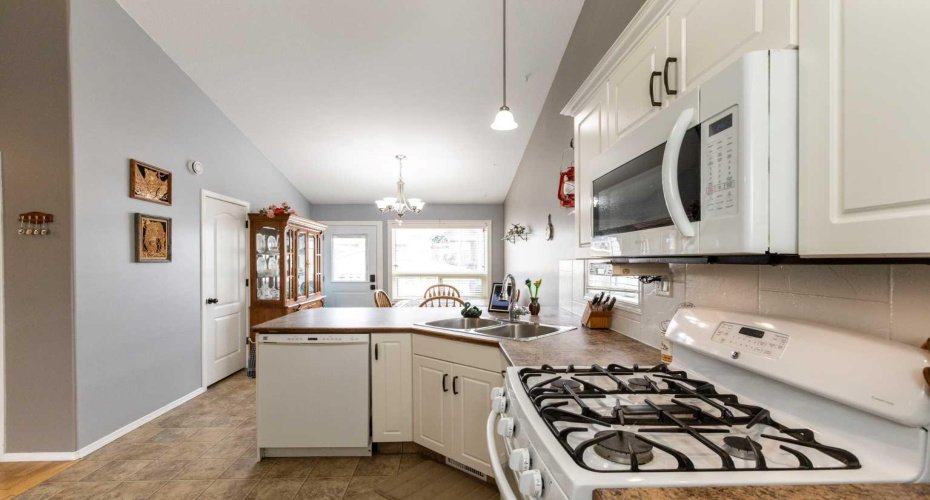 10 Hawthorne Way, Penhold, Alberta T0M1R0, 3 Bedrooms Bedrooms, ,3 BathroomsBathrooms,Residential,For Sale,Hawthorne,A2292117