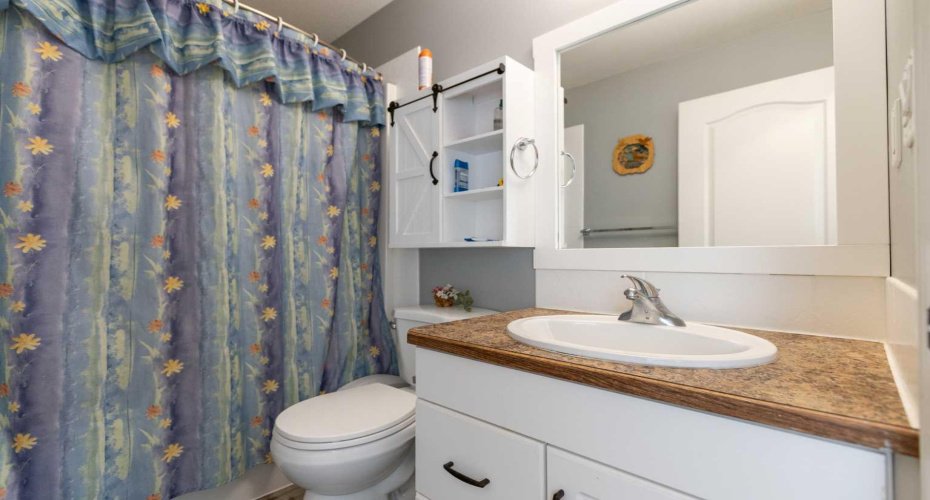 10 Hawthorne Way, Penhold, Alberta T0M1R0, 3 Bedrooms Bedrooms, ,3 BathroomsBathrooms,Residential,For Sale,Hawthorne,A2292117