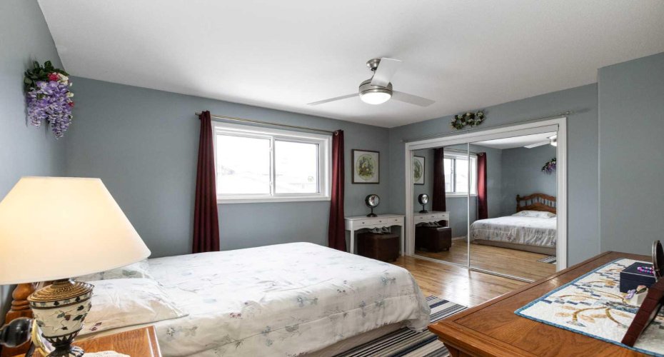 10 Hawthorne Way, Penhold, Alberta T0M1R0, 3 Bedrooms Bedrooms, ,3 BathroomsBathrooms,Residential,For Sale,Hawthorne,A2292117
