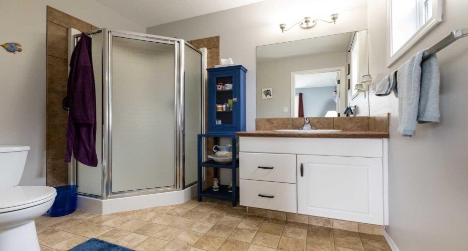 10 Hawthorne Way, Penhold, Alberta T0M1R0, 3 Bedrooms Bedrooms, ,3 BathroomsBathrooms,Residential,For Sale,Hawthorne,A2292117
