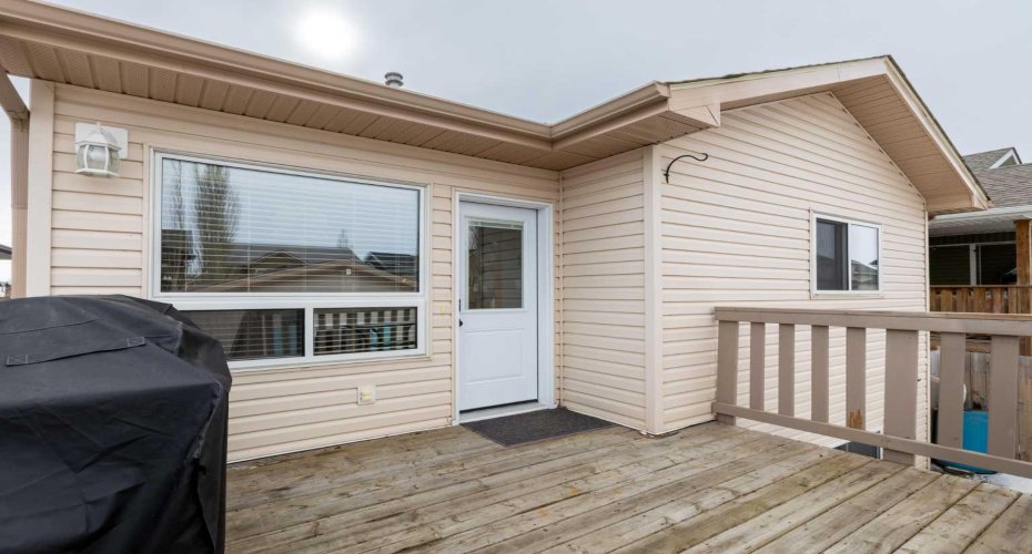 10 Hawthorne Way, Penhold, Alberta T0M1R0, 3 Bedrooms Bedrooms, ,3 BathroomsBathrooms,Residential,For Sale,Hawthorne,A2292117