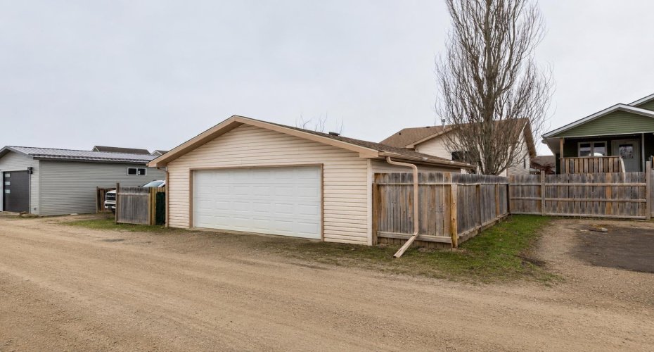10 Hawthorne Way, Penhold, Alberta T0M1R0, 3 Bedrooms Bedrooms, ,3 BathroomsBathrooms,Residential,For Sale,Hawthorne,A2292117