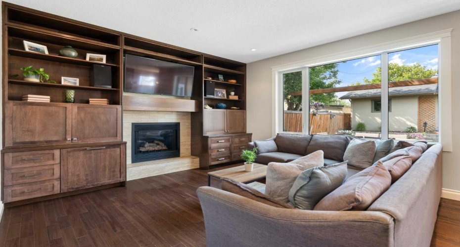 1914 Broadview Road, Calgary, Alberta T2N 3h7, 5 Bedrooms Bedrooms, ,4 BathroomsBathrooms,Residential,For Sale,Broadview,A2292394