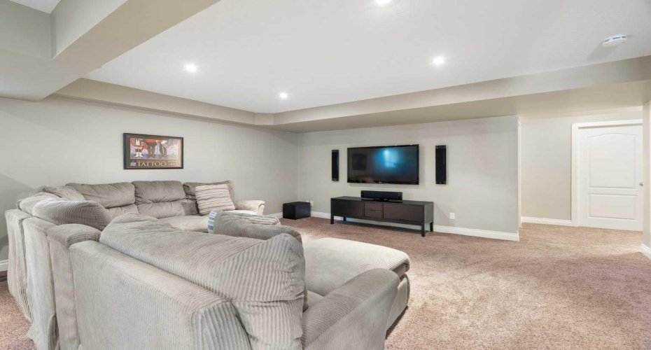 1914 Broadview Road, Calgary, Alberta T2N 3h7, 5 Bedrooms Bedrooms, ,4 BathroomsBathrooms,Residential,For Sale,Broadview,A2292394