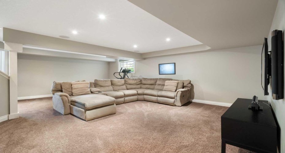 1914 Broadview Road, Calgary, Alberta T2N 3h7, 5 Bedrooms Bedrooms, ,4 BathroomsBathrooms,Residential,For Sale,Broadview,A2292394