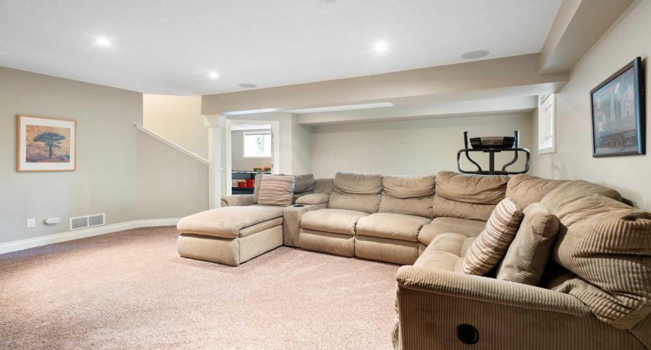 1914 Broadview Road, Calgary, Alberta T2N 3h7, 5 Bedrooms Bedrooms, ,4 BathroomsBathrooms,Residential,For Sale,Broadview,A2292394