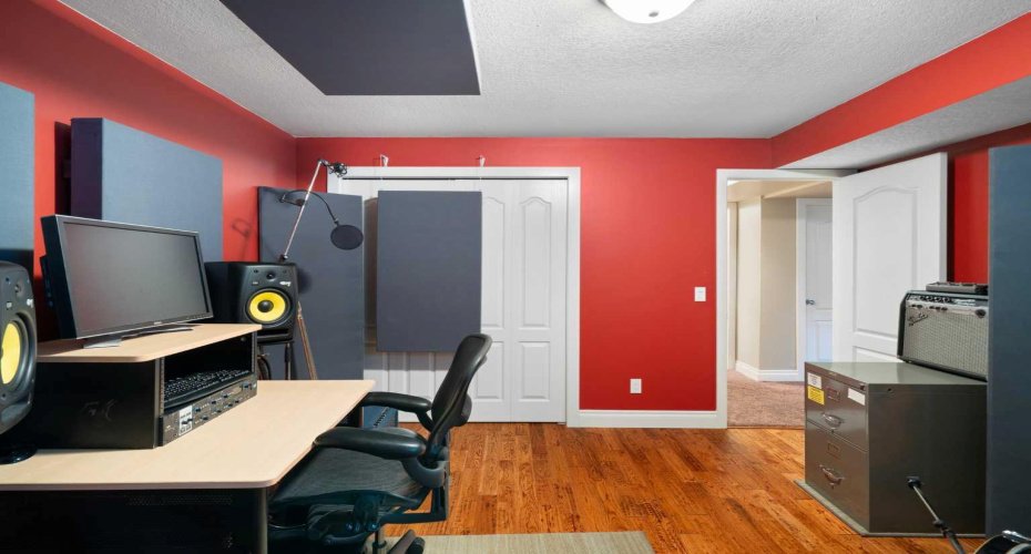 1914 Broadview Road, Calgary, Alberta T2N 3h7, 5 Bedrooms Bedrooms, ,4 BathroomsBathrooms,Residential,For Sale,Broadview,A2292394