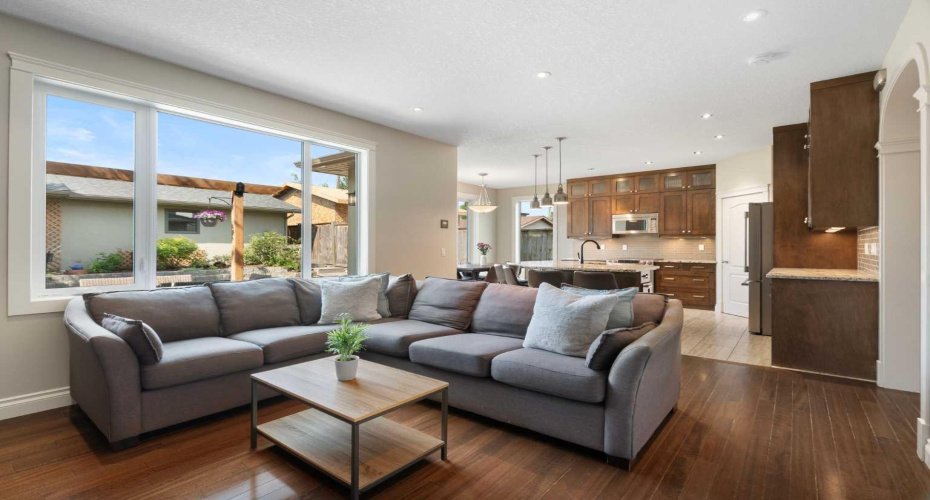 1914 Broadview Road, Calgary, Alberta T2N 3h7, 5 Bedrooms Bedrooms, ,4 BathroomsBathrooms,Residential,For Sale,Broadview,A2292394