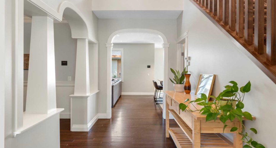 1914 Broadview Road, Calgary, Alberta T2N 3h7, 5 Bedrooms Bedrooms, ,4 BathroomsBathrooms,Residential,For Sale,Broadview,A2292394