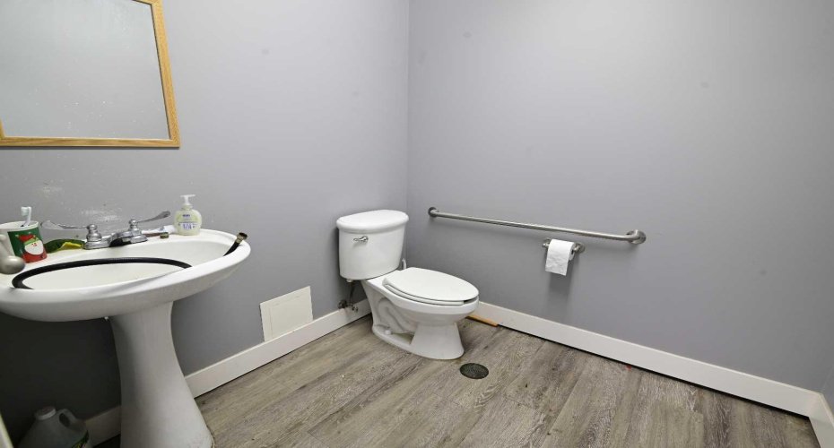 2110 41 Avenue, Calgary, Alberta T2E 8Z7, ,Commercial,For Sale,41,A2292427