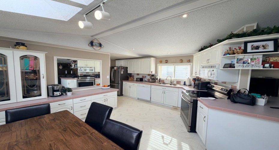 254 Skogg Avenue, Hinton, Alberta T7V1A6, 3 Bedrooms Bedrooms, ,2 BathroomsBathrooms,Residential,For Sale,Skogg,A2292432