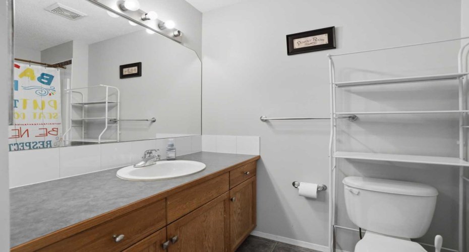 138 Creekside Bay, Airdrie, Alberta T4B 2X8, 4 Bedrooms Bedrooms, ,3 BathroomsBathrooms,Residential,For Sale,Creekside,A2292435