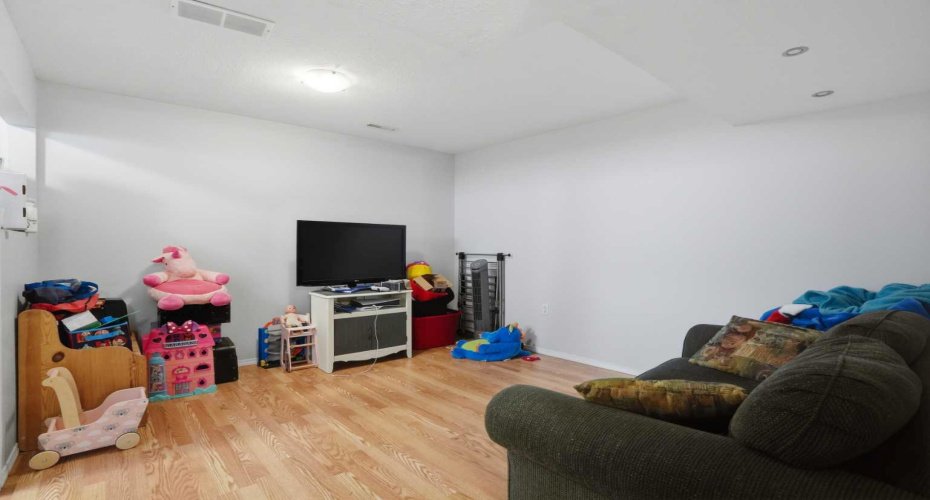 138 Creekside Bay, Airdrie, Alberta T4B 2X8, 4 Bedrooms Bedrooms, ,3 BathroomsBathrooms,Residential,For Sale,Creekside,A2292435